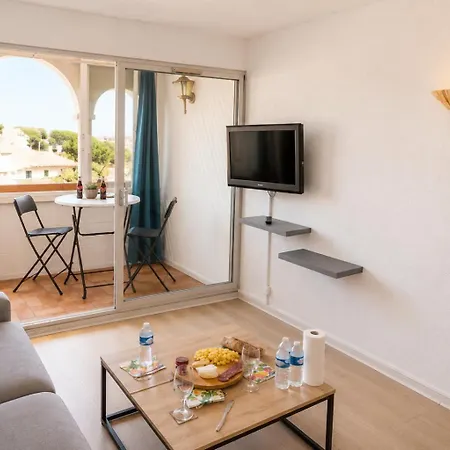 La Parenthese Marine - Swimming - Pool Parking - Pond View
